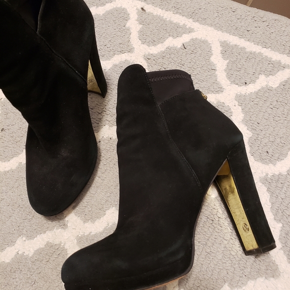 Browns Wishbone Black Suede Bootie, Platform with Gold Detail Size 8 - Picture 3 of 11